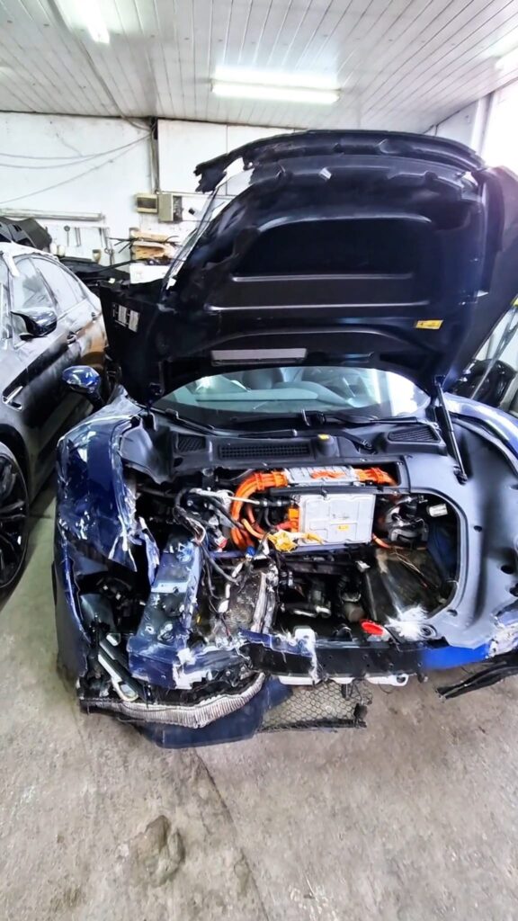 ferarri lovit frontal