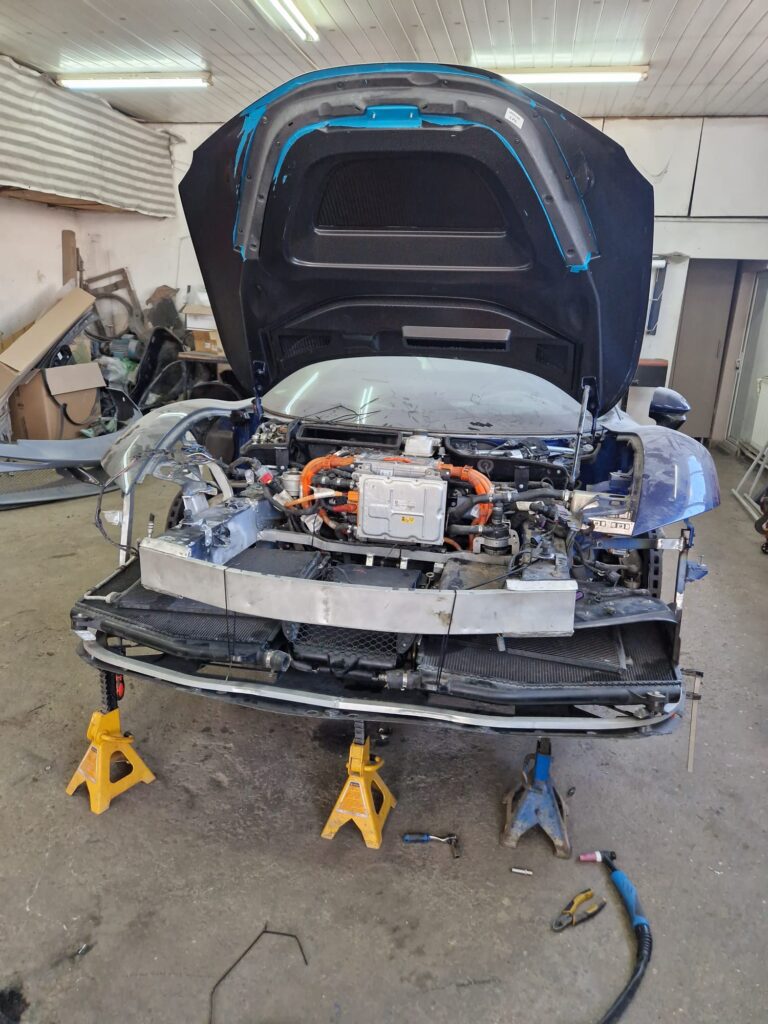 ferarri lovit in proces reparatie