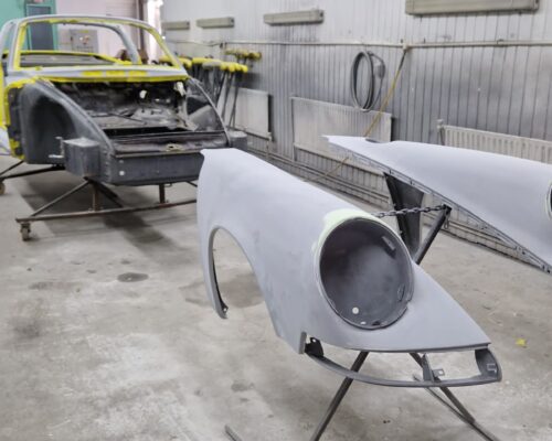 porsche targa in proces de revopsire